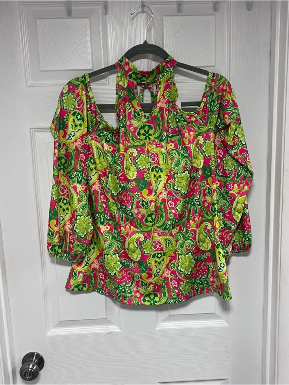 Cold-Shoulder Paisley Blouse in Bright Green & Pink Size L